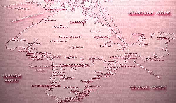 В 1783 г. была создана Ханская, затем Таврическая область (без Кубани). Согласно указу от 1 февраля 1784 года на территории бывшегшо Крымского ханства учреждалась новая Таврическая область, преобразованная в 1802 в губернию. Вместо прежних наместничеств (каймаканств) создавалось 7 уездов, из которых 5 (Симферопольский, Левкопольский, Феодосийский, Евпаторийский и Перекопский) располагались на самом полуострове. В 1837 году из Симферопольского уезда выделился новый - Ялтинский уезд, после чего админисративное деление края почти не изменялось до 20-х годов XX века.